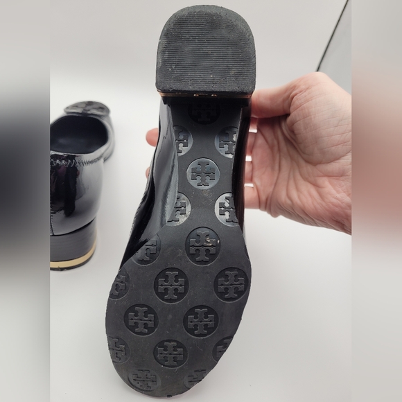 Tory Burch Black Flats with Embossed Logo and Elastic Fit - Picture 8 of 8